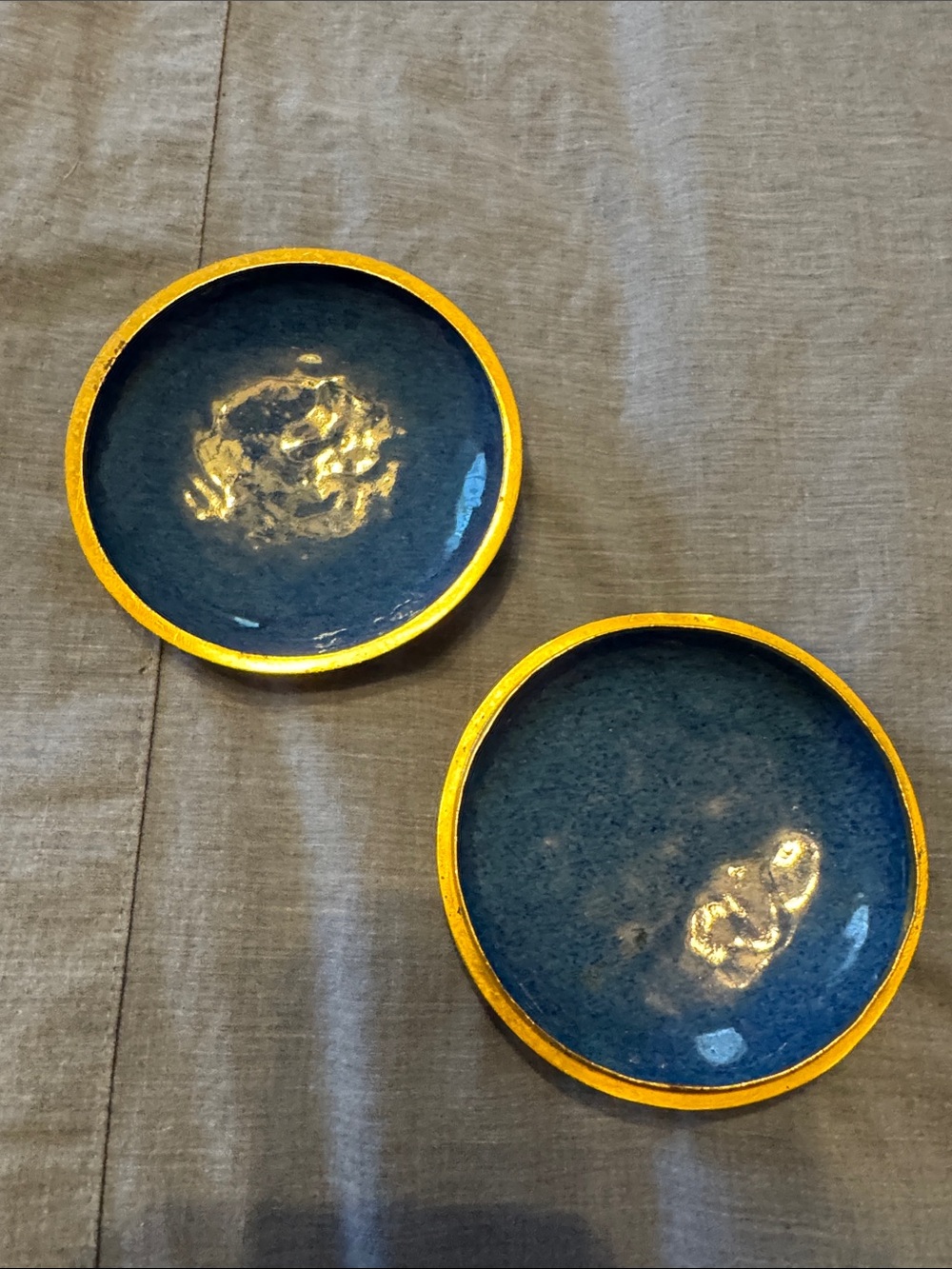 Gold Floral Cloisonné Compact Case - Picture 2 of 3